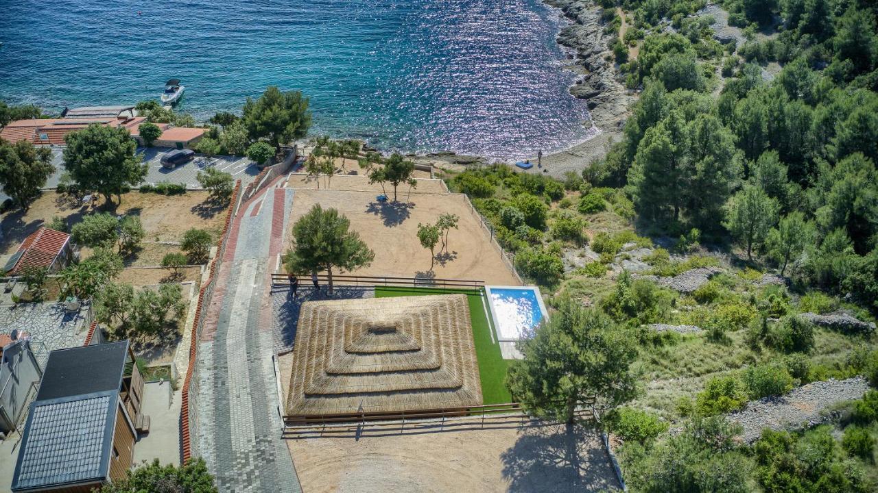 Отель Kamp Lunga + Езера Экстерьер фото